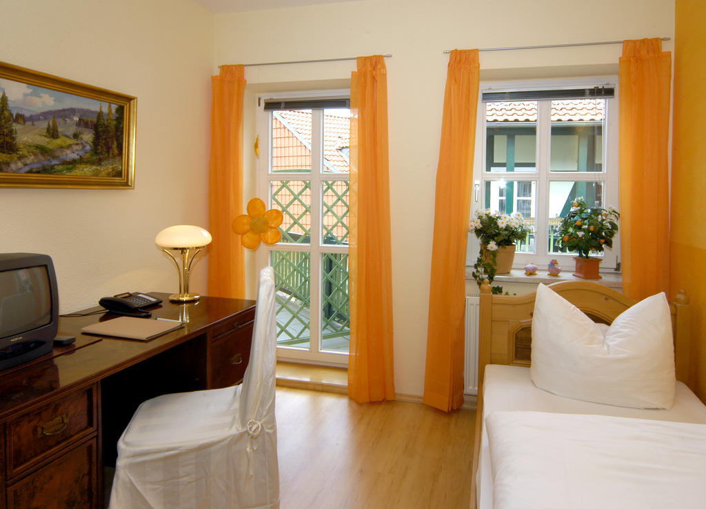 Hotel Am Grudenberg Халберщат Стая снимка