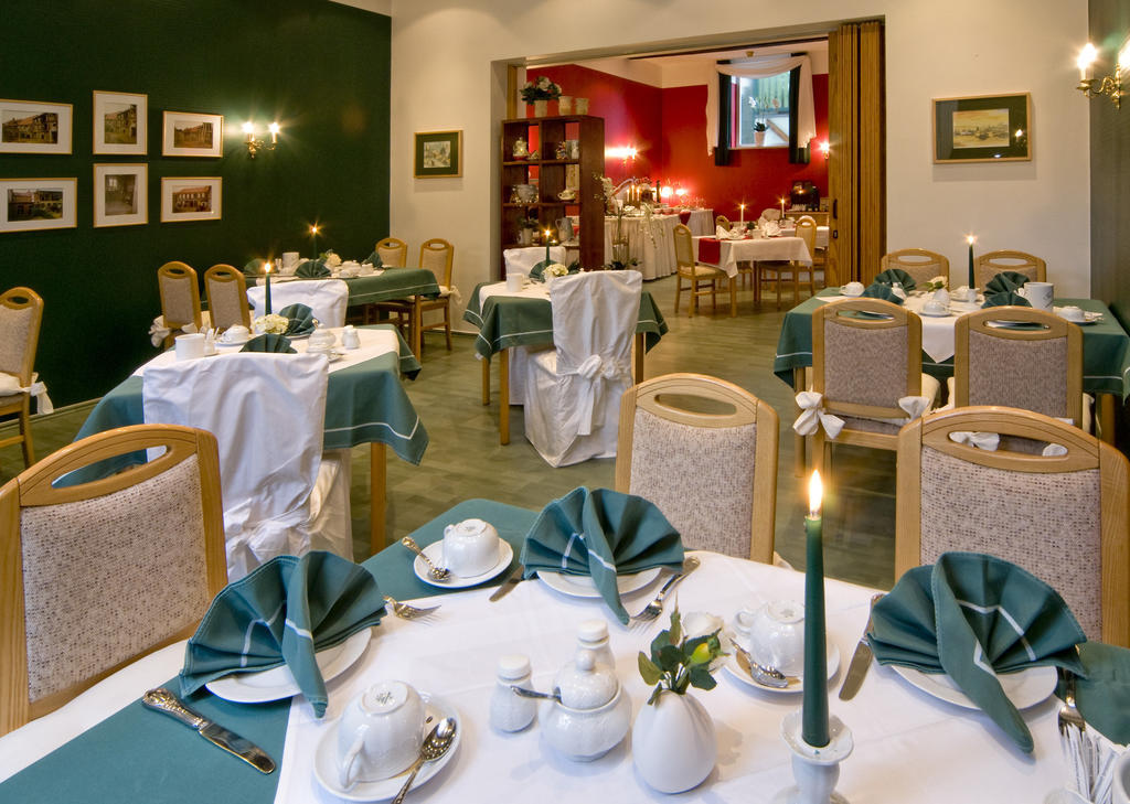 Hotel Am Grudenberg Халберщат Екстериор снимка