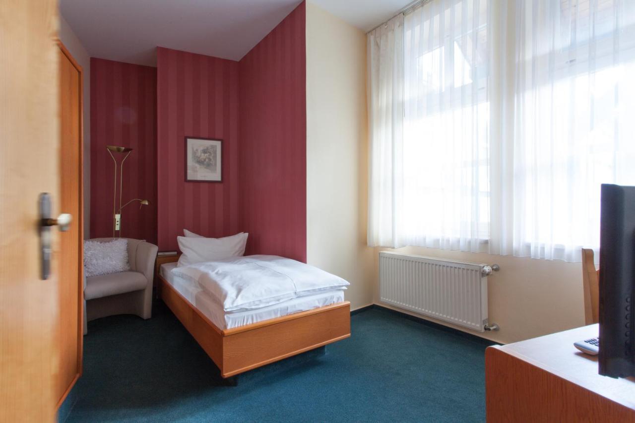 Hotel Am Grudenberg Халберщат Екстериор снимка